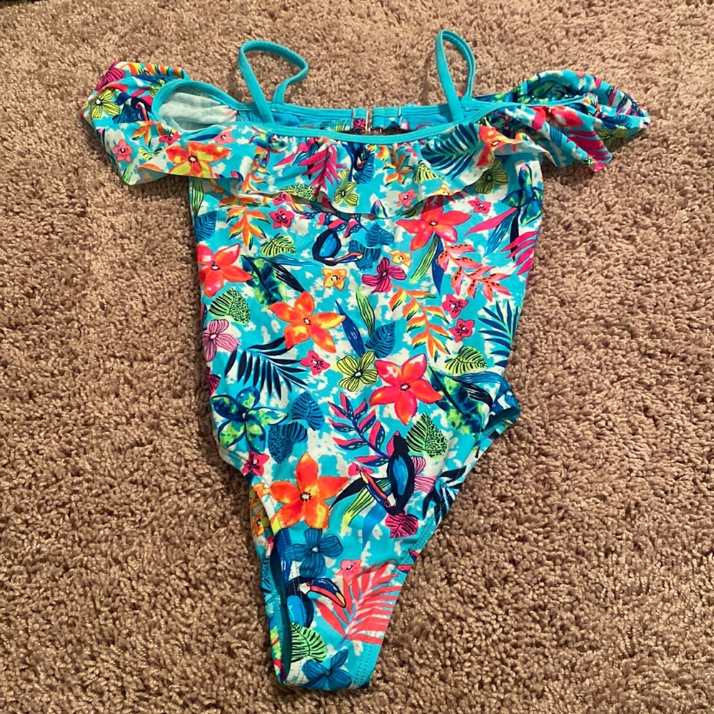 Swim suit size 7/8 never worn